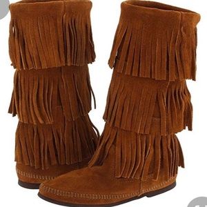 Minnetonka 3-Layered Brown Frill Boots. Sz 6.